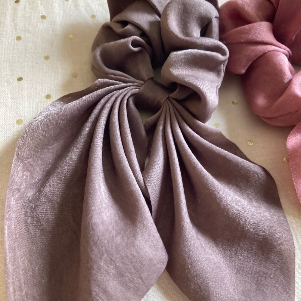 Free people 2pc ribbon scrunchie bundle - Picture 3 of 4
